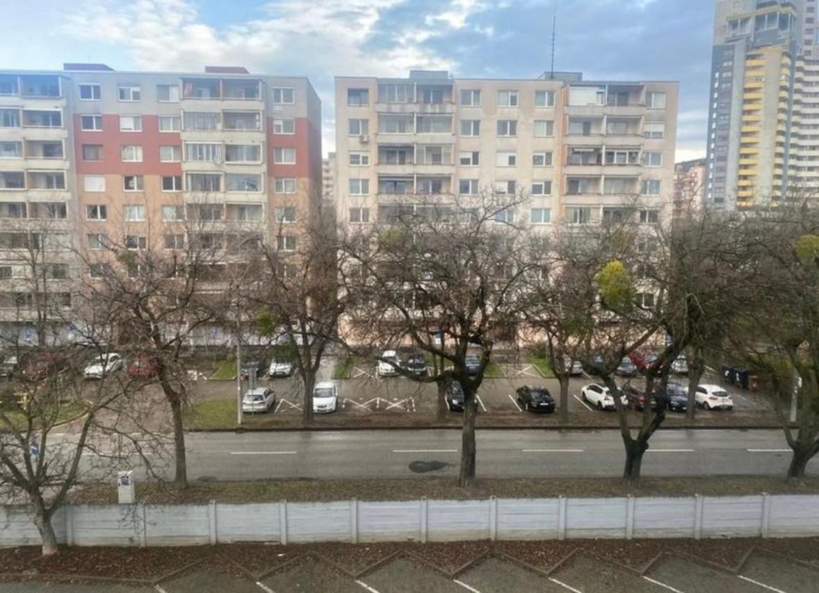 Private Apartment 1Km From Center Bratislava Exteriör bild